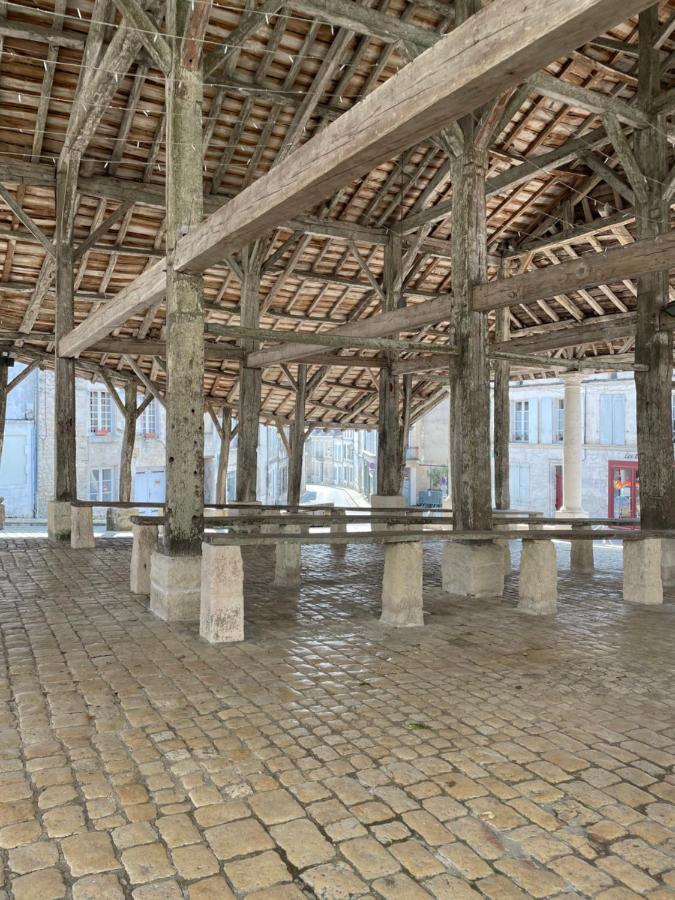 Auberge Du Boisne Villebois-Lavalette Eksteriør billede